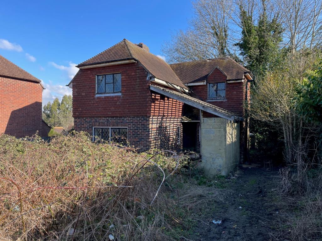 Lot: 15 - DETACHED HOUSE FOR IMPROVEMENT - Rear of Property